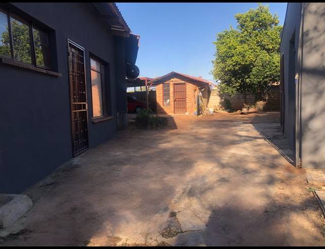 10 BEDROOM HOUSE FOR SALE IN RUSTENBURG CENTRAL